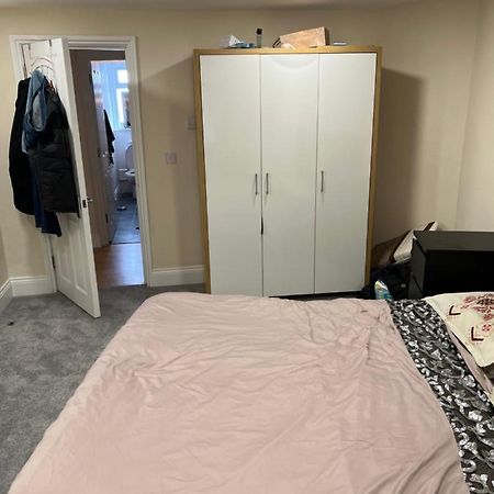 Double Bed Room Theobald Street Borehamwood Zewnętrze zdjęcie