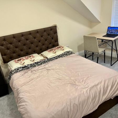 Double Bed Room Theobald Street Borehamwood Zewnętrze zdjęcie